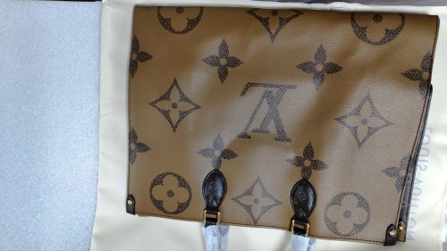 M44576 handbag photo review